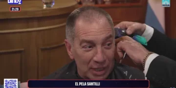 “Parezco Mastantuono”: Diego Santilli cumplió su promesa de campaña y se rapó en vivo
