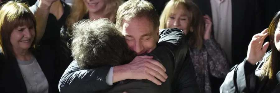 santilli-abrazo-milei